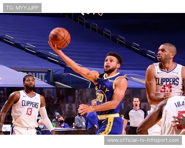 库里末节超远三分点燃火,勇士逆转15分胜开拓者锁定胜绩